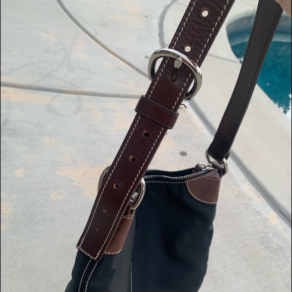 Dooney & Bourke Handbag Gently Used - Picture 4 of 8